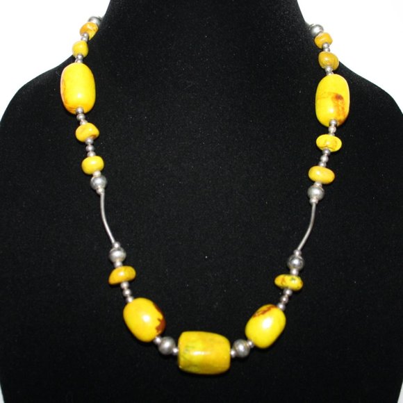 Silver and yellow stone toggle necklace 20"
